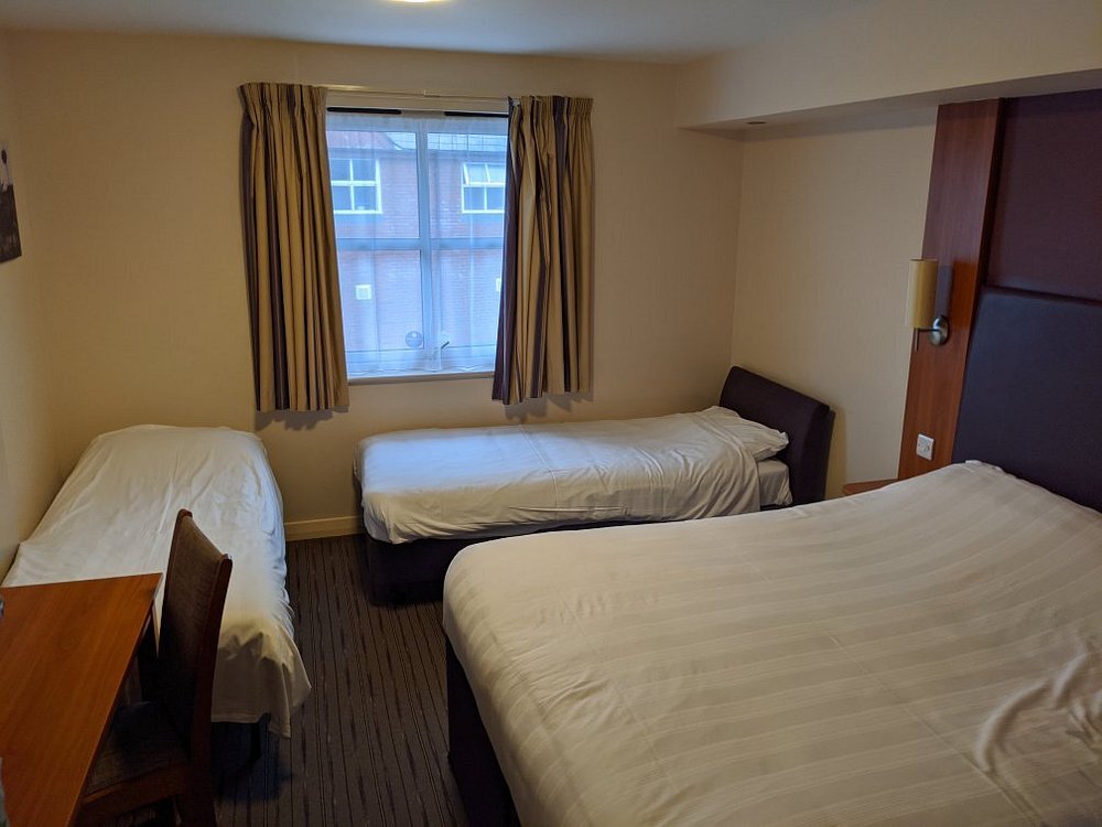 PREMIER INN ABERDARE HOTEL - Updated 2022 (Cwmbach)