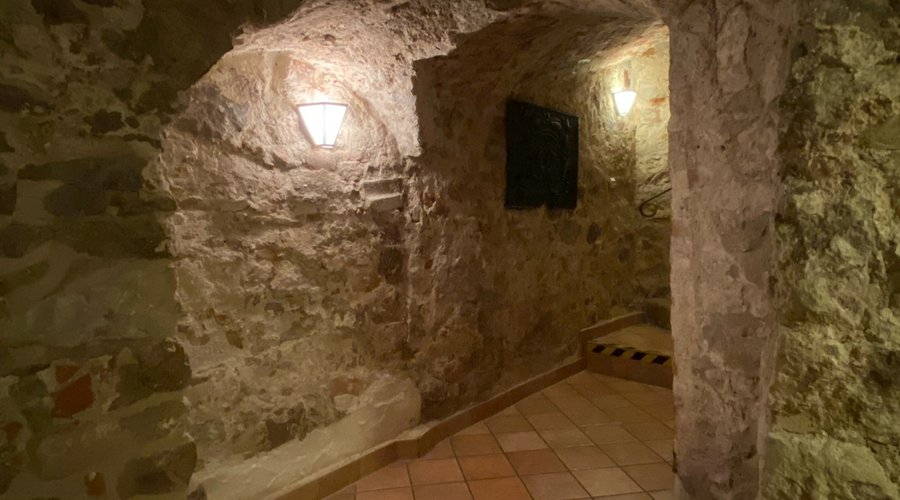 Kellergang zur Toilette
