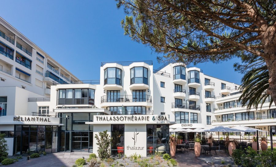 Entrée principale de l'hôtel Hélianthal****, rouvert depuis le 29 juillet après 10 mois de rénovation