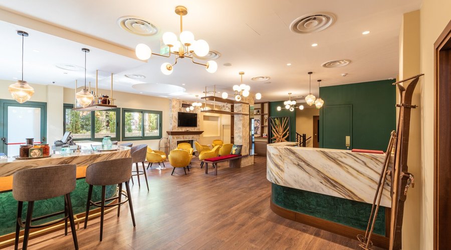 Lobby with the fire place and TV