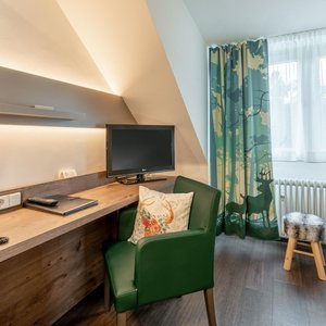 Hotel Arosa in Düsseldorf, image may contain: City, Urban, Vegetation, Hotel