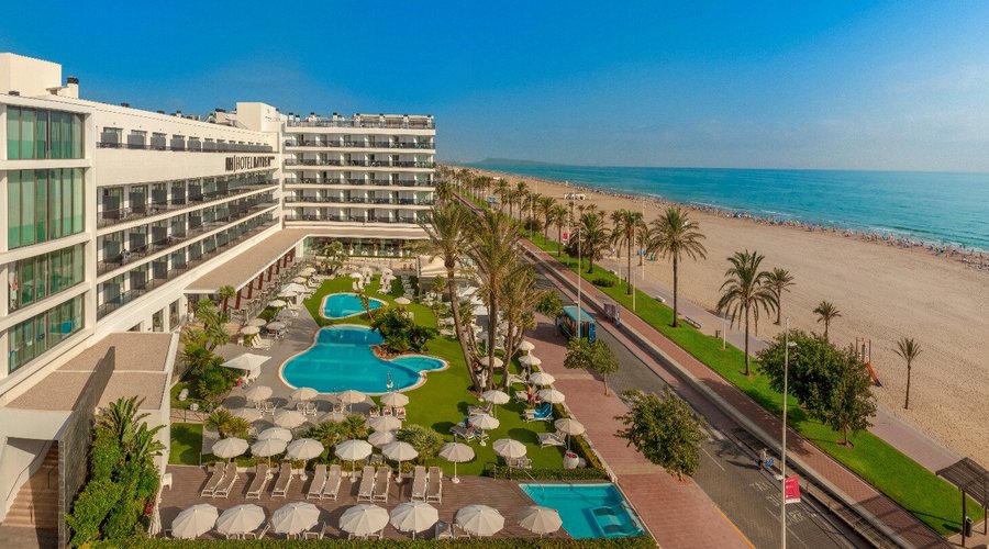 Hotel frente al mar