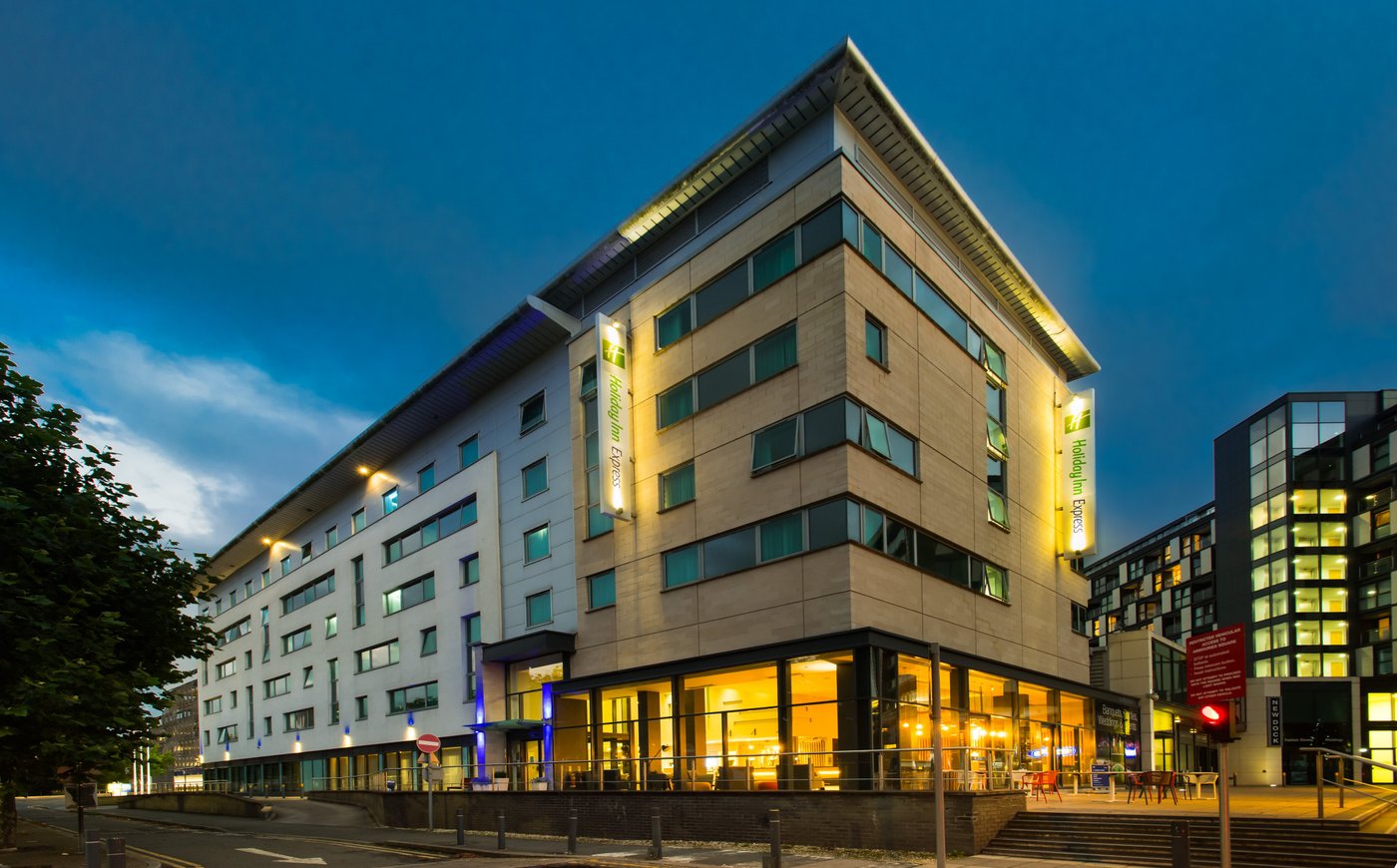 HOLIDAY INN EXPRESS LEEDS CITY CENTRE - ARMOURIES, AN IHG HOTEL ...