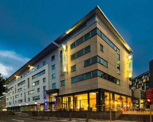 HOLIDAY INN EXPRESS LEEDS CITY CENTRE - ARMOURIES, AN IHG HOTEL ...