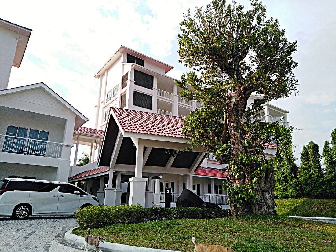 Kuala Kangsar Hotel Resort Sophie Black 5971