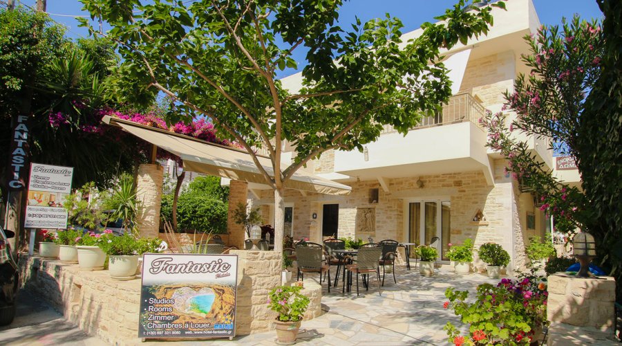 the main hotel ..the entrance of  villa fantastic matala