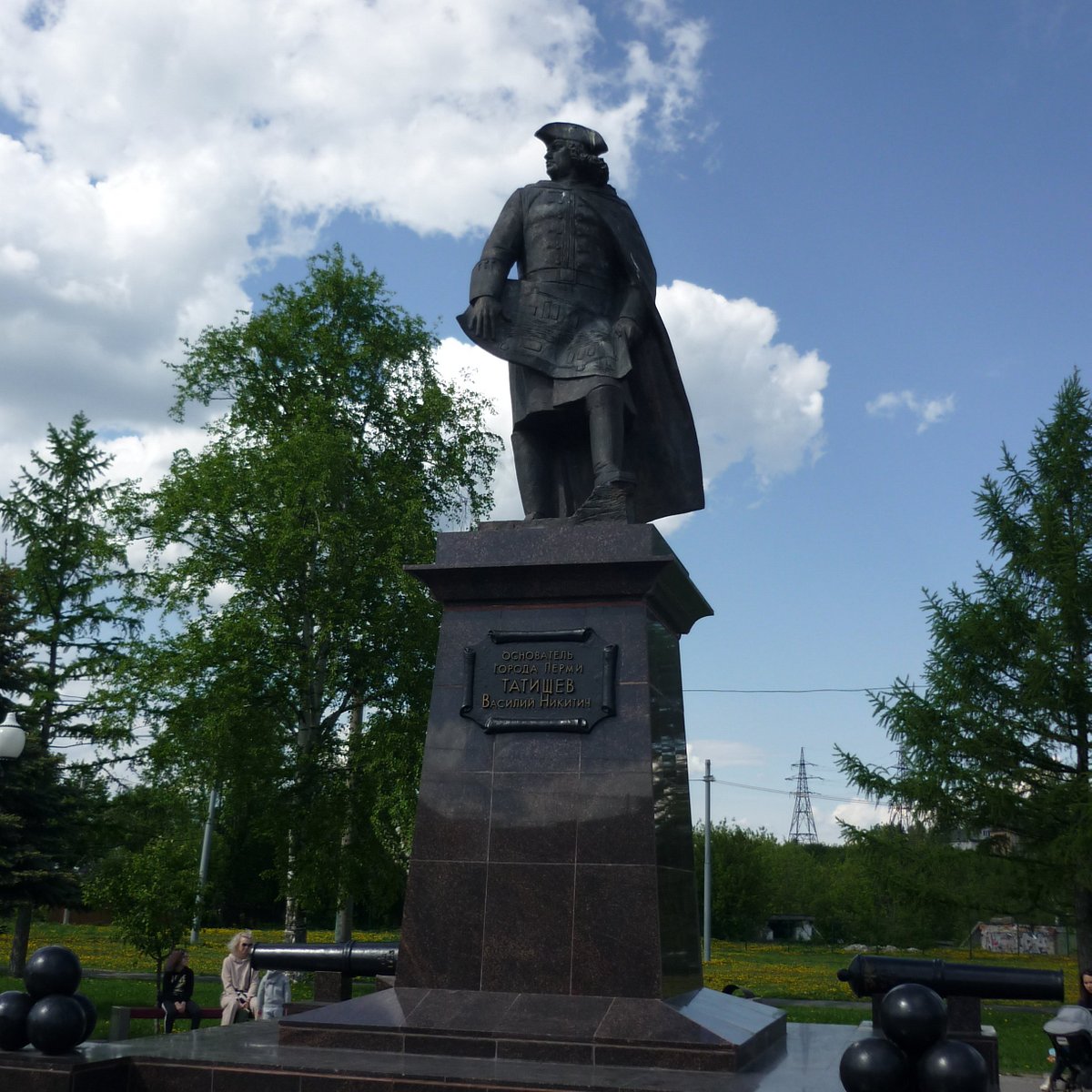 Пермь памятник п. Татищев памятник в Перми. Татищев основатель Перми.