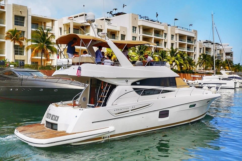 rent yacht in cancun