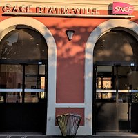 Front entrance to Gare d'Albi-Ville.