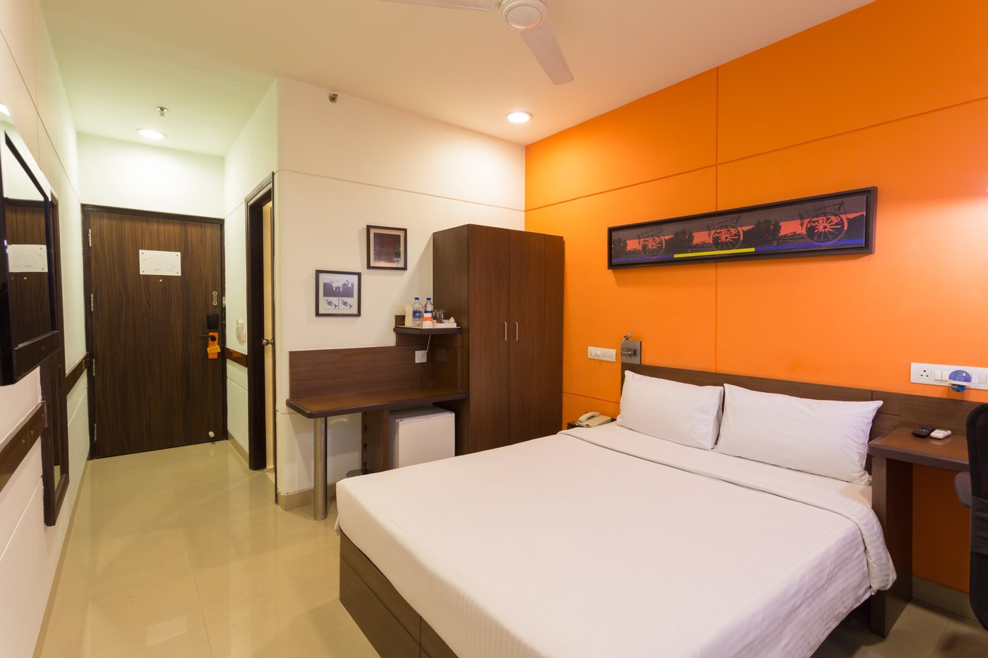 hotel ginger sector 63 noida