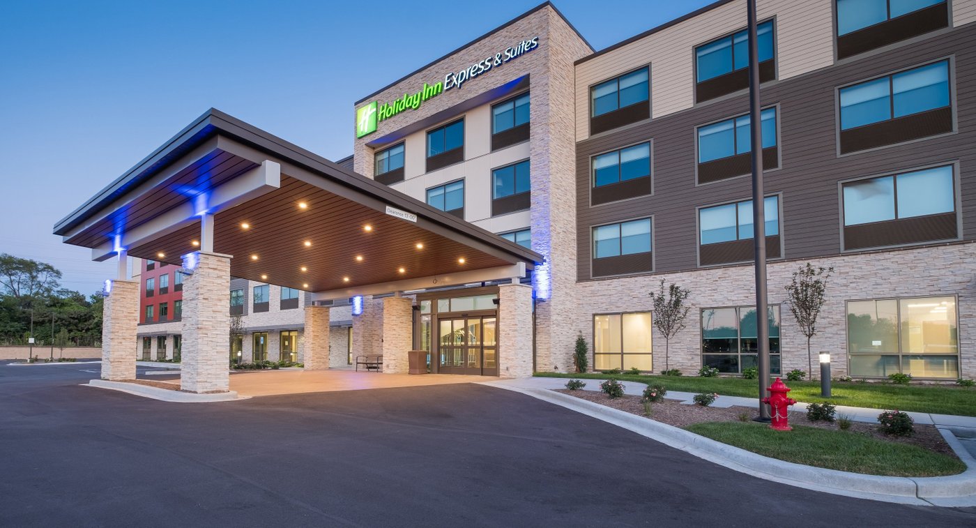 HOLIDAY INN EXPRESS & SUITES MILWAUKEE - WEST ALLIS $99 ($̶1̶5̶7̶ ...