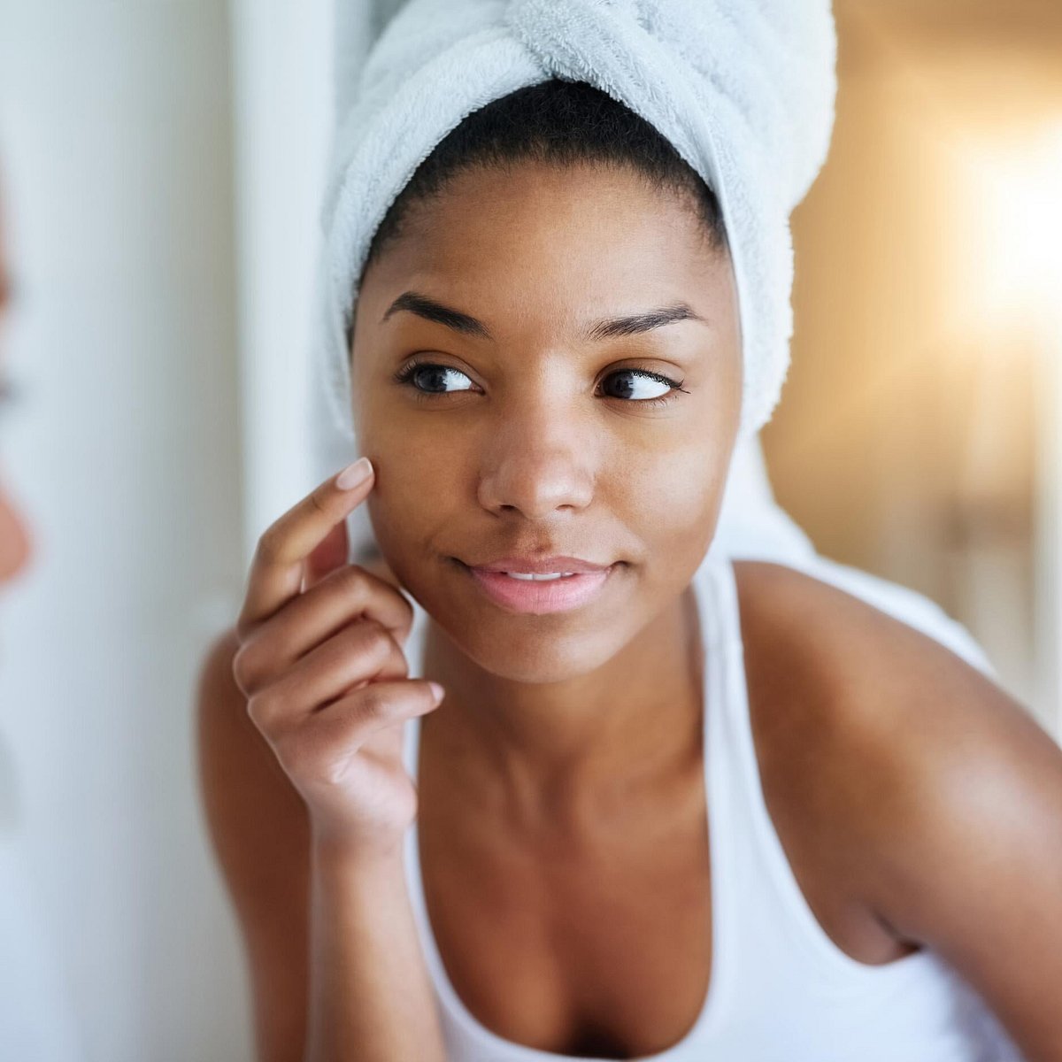 Less looking. Девушки в платках на голове. Красивые руки девушки. Black woman Skin Care. Black Care.