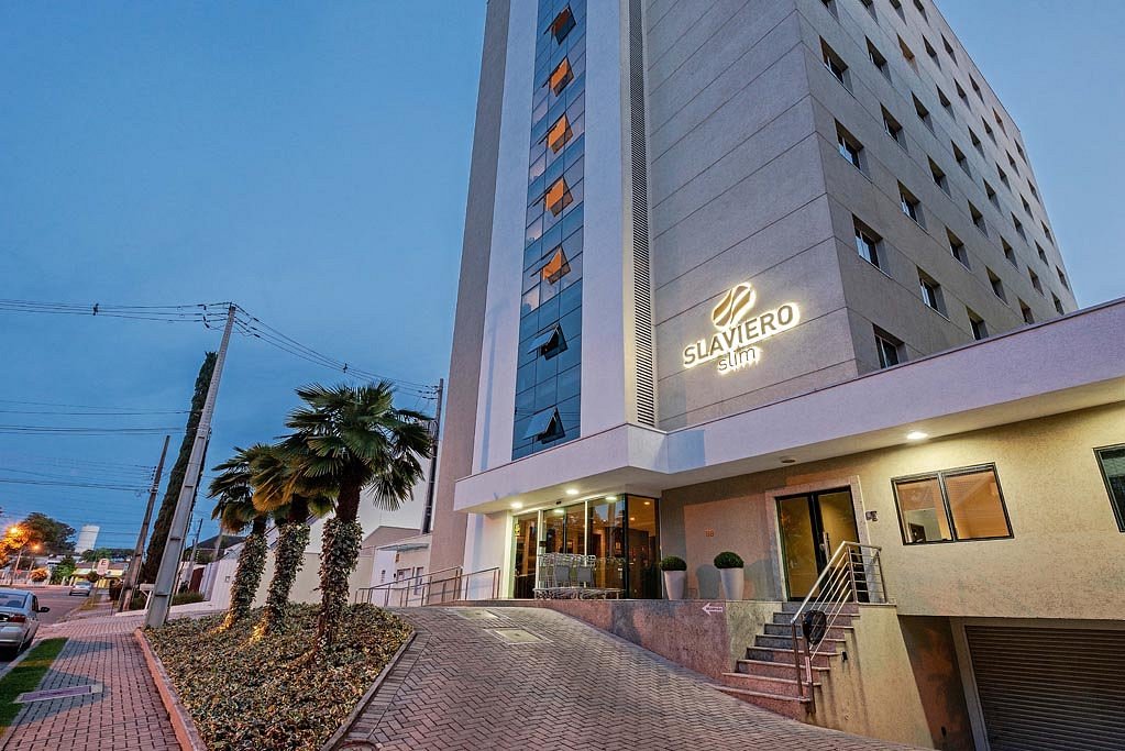 斯拉維耶羅庫里提巴托雷斯大道精簡飯店，位於庫里提巴的飯店
