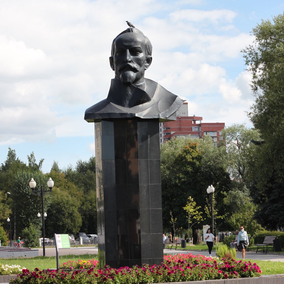 Пермь дзержинский. Бюст ф э Дзержинского памятник Пермь. Памятник Дзержинскому Пермь. Бюст Дзержинского (Пермь). Бюст Дзержинского в Чебоксарах.