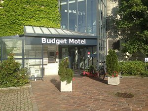 Budget Motel Dallikon in Dällikon, image may contain: Potted Plant, Plant, Path, Walkway