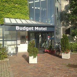 Budget Motel Dallikon in Dällikon, image may contain: Potted Plant, Plant, Path, Walkway