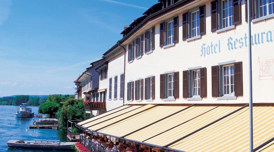 Die Sicht auf das Hotel/Restaurant von der Brücke