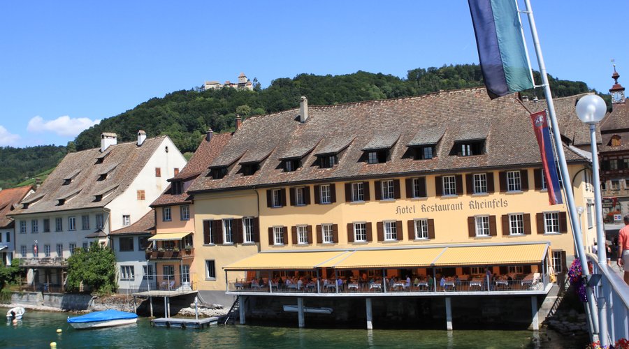 Hotel/Restaurant Ansicht von der Brücke aus 