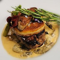 The king of the steak !
A beautiful tournedos rossini, with foie gras and morel sauce.
One cooking.