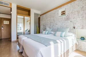 Room & Suite