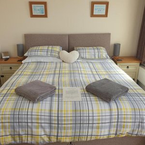 Super King or Twin room with large en suite bathroom