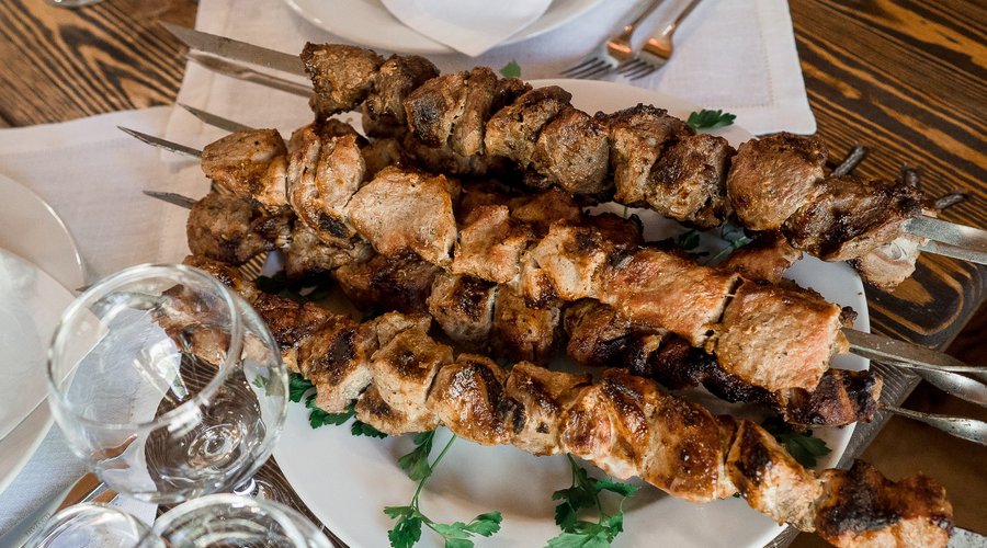 Шашлык из свинины и дичи 