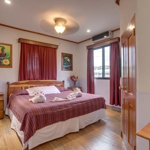King room with private bathroom and air conditioning.