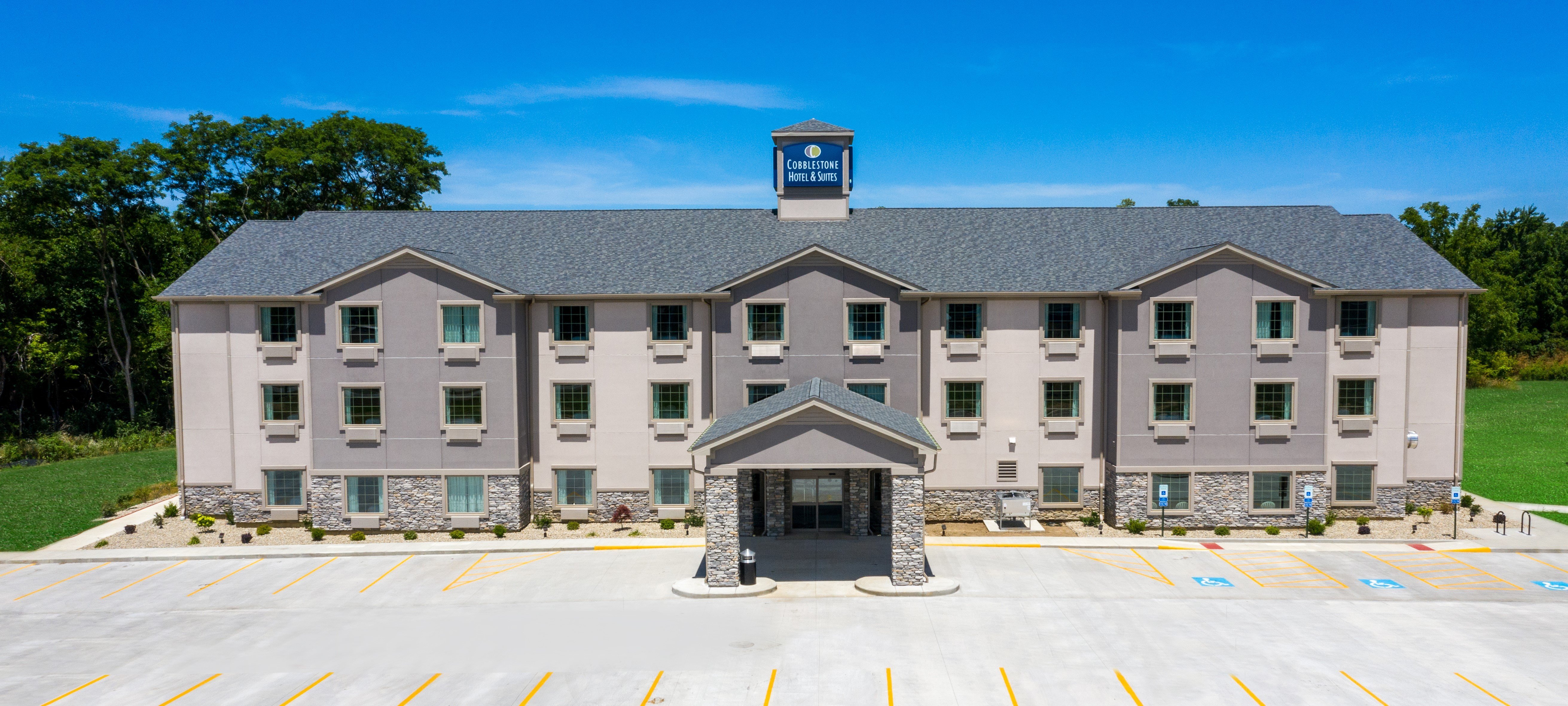 COBBLESTONE HOTEL & SUITES - URBANA - Updated 2024 Prices & Reviews (Ohio)