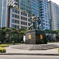 incrocio tra Ayala avenue e Paseo de Roxas