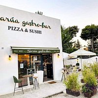 Local con una estupenda terraza donde tomar una gran pizza en horno de leña o algún plato japonés.