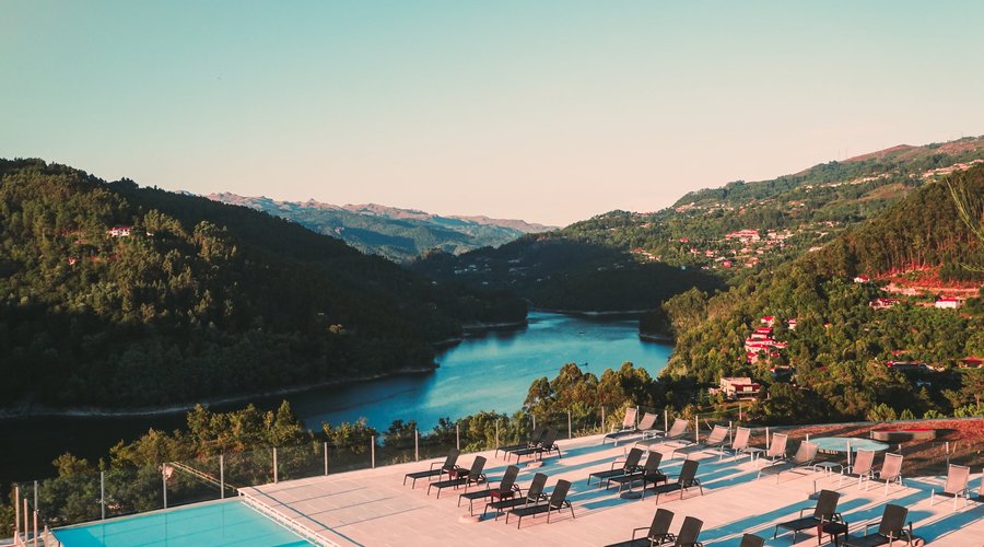 Piscina com vista para o gerês