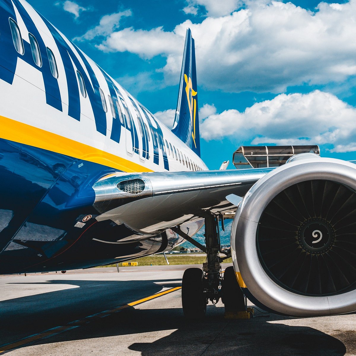 Самолет со скидкой. Самый большой самолёт в франсые. Ryanair откажется от дешевых тарифов.