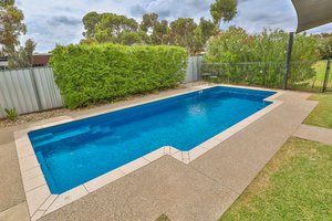 Pool & Beach