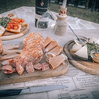 𝐓𝐚𝐠𝐥𝐢𝐞𝐫𝐞 𝐓𝐨𝐬𝐜𝐚𝐧𝐨 selezione di salumi, formaggi e crostini del territorio