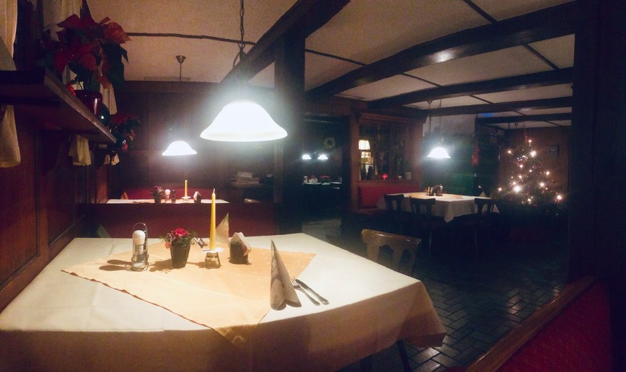 Abbiamo amato moltissimo l'atmosfera calda e tranquilla di questo ristorante,