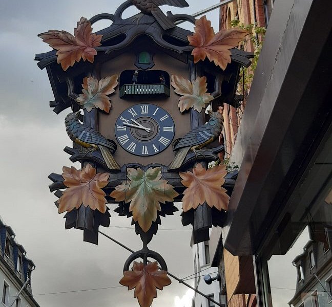 Montag Steins & Clock image