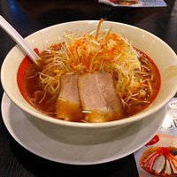 平日のお昼時と土日は結構混んでいる印象のお店。 値段も普通になっちゃったし、昔ほど感動が無いラーメン・・・ 何故?混んでいるか解らない、コスパも良くないしこの手のラーメンだったらバーミヤンの方が自分は好きかなー。ー