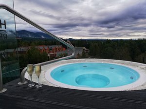 Pool & Beach