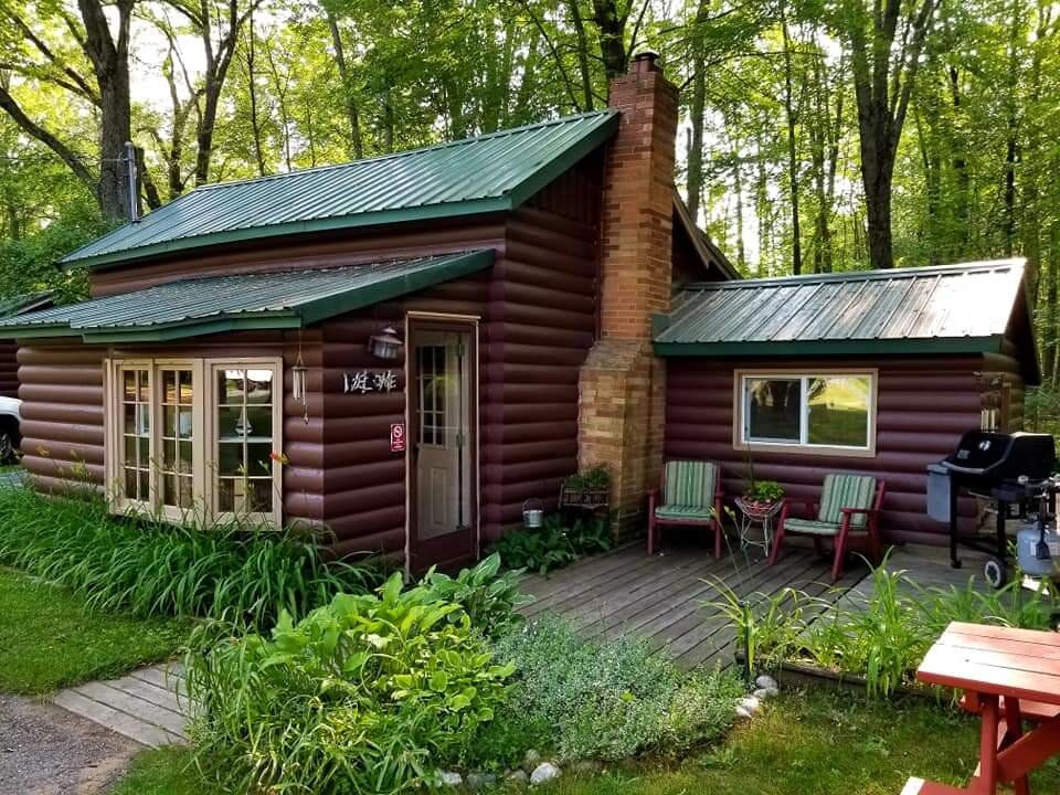 HIGHWAY 31 CABINS - Lodging Reviews (Free Soil, MI)