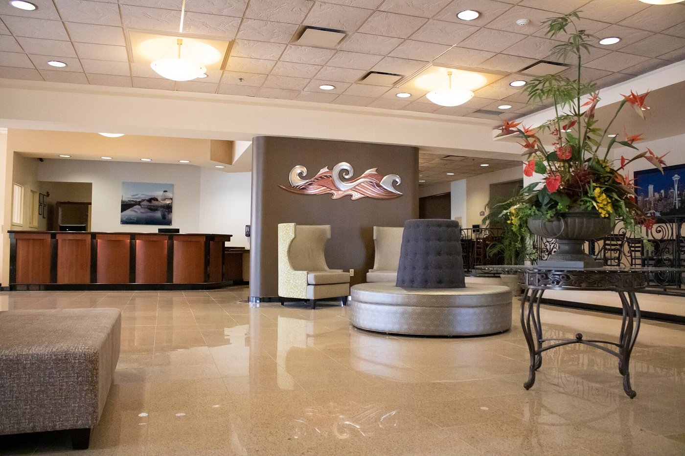 COMFORT INN & SUITES DOWNTOWN Updated 2024 Prices & Hotel