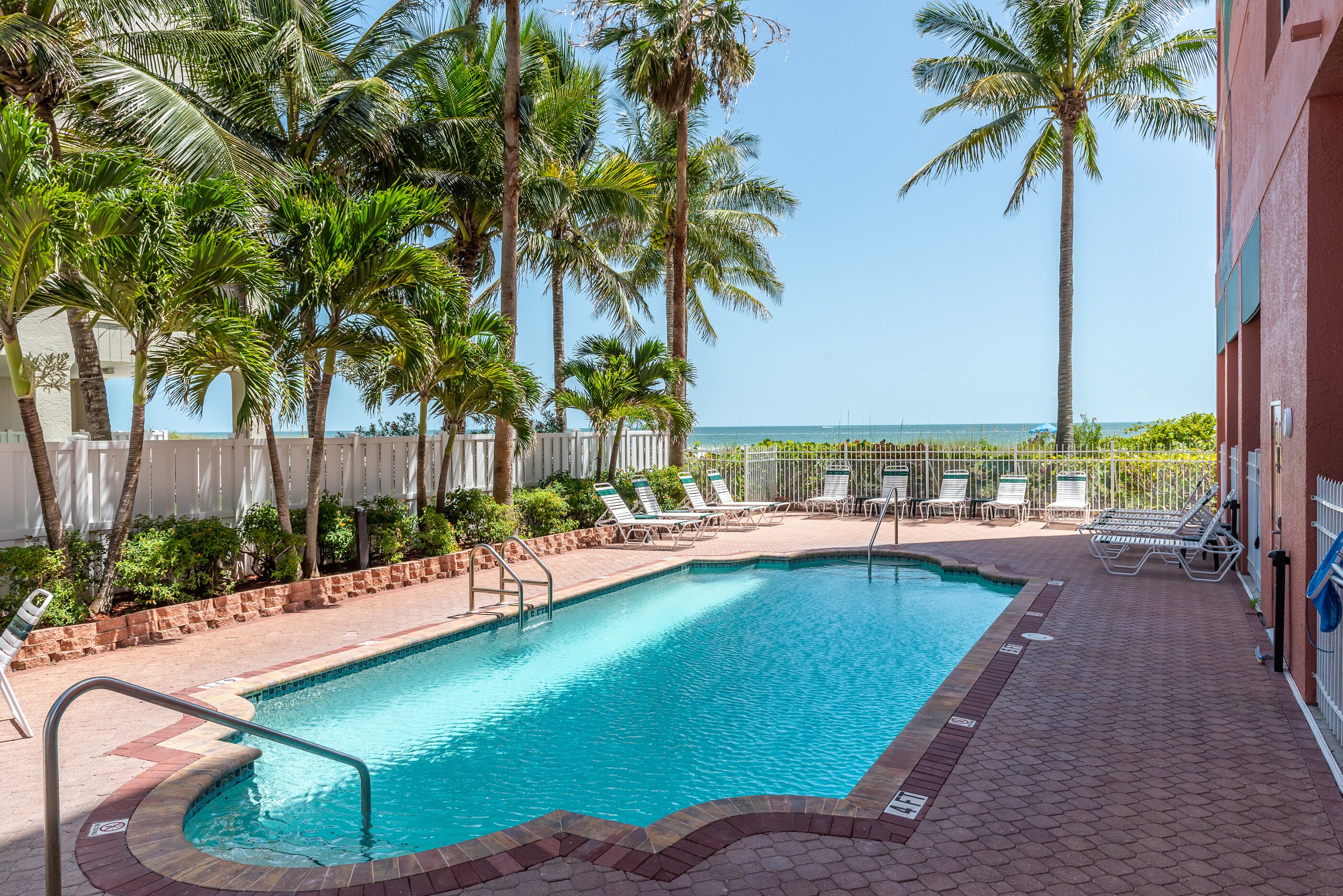 Explore Casa Playa Fort Myers Beach: Your Ultimate Beachfront Getaway