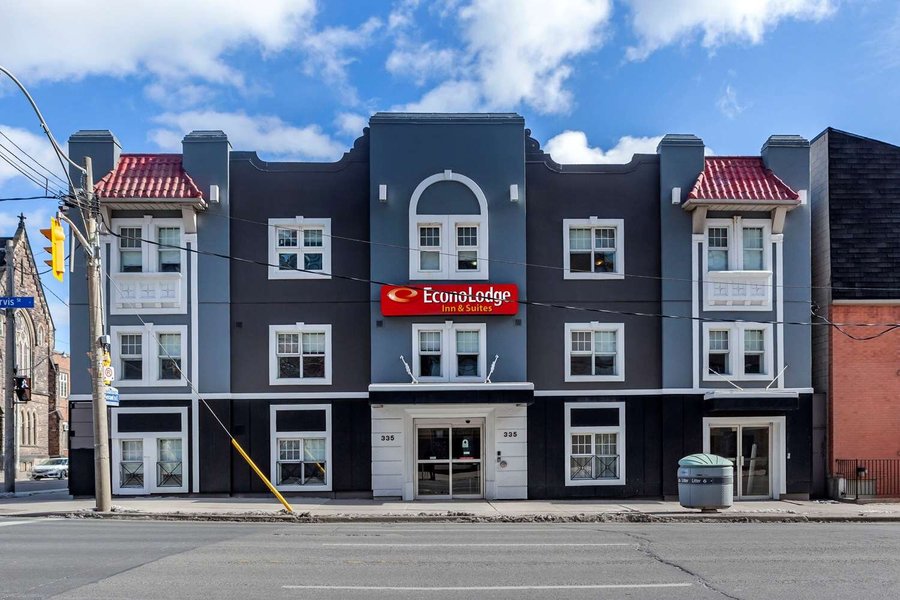 Econo Lodge Downtown Ontario Canada