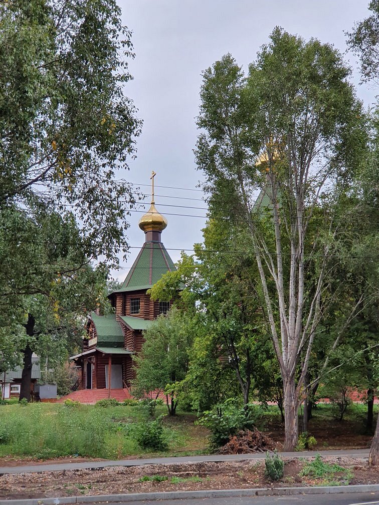 Самарские святые. Храм трех святителей Самара. Храм трёх святителей (Париж). Церковь трёх святителей Самара адрес. Орешенка Самарская область.