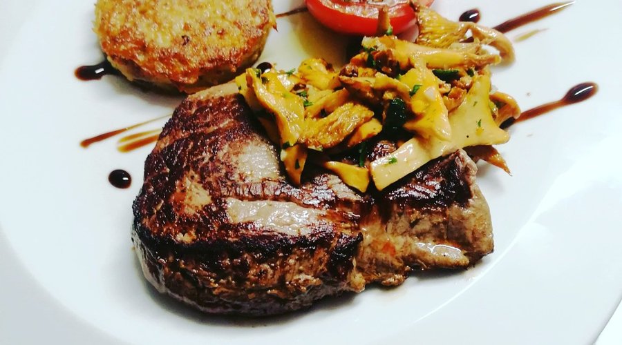Menu à 35 euros ou à la carte. Pavé filet Aubrac. Maison Bousquet.