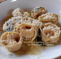 Agnolotti di cream cheese e limão siciliano com molho de manteiga e sálvia