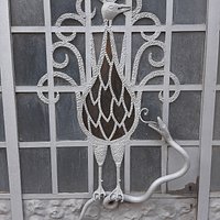 Puerta del taller de Josep Oliver