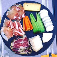 Grande planche : 6 fromages et 3 charcuteries
Big plate : 6 cheeses and 3 cured meats