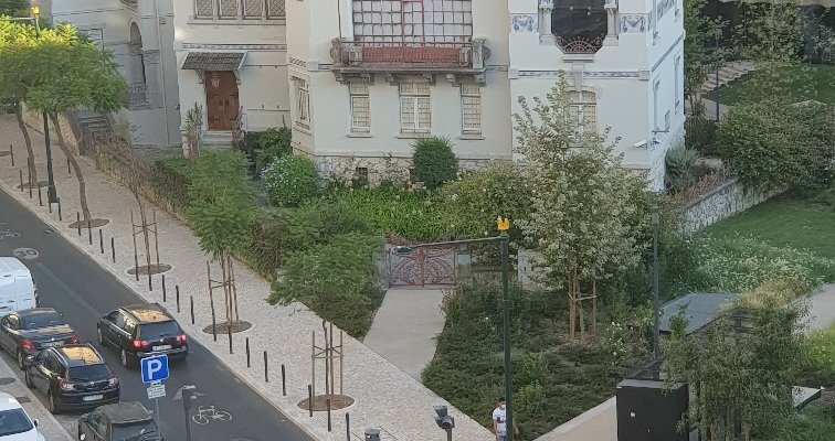 Vista do hotel em frente. . .