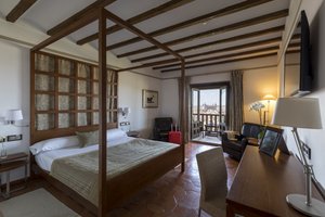 Room & Suite