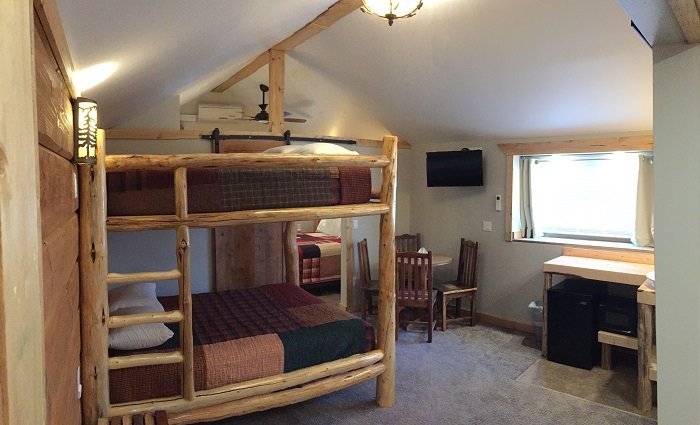 Motel room 108, Sleeps 6 people